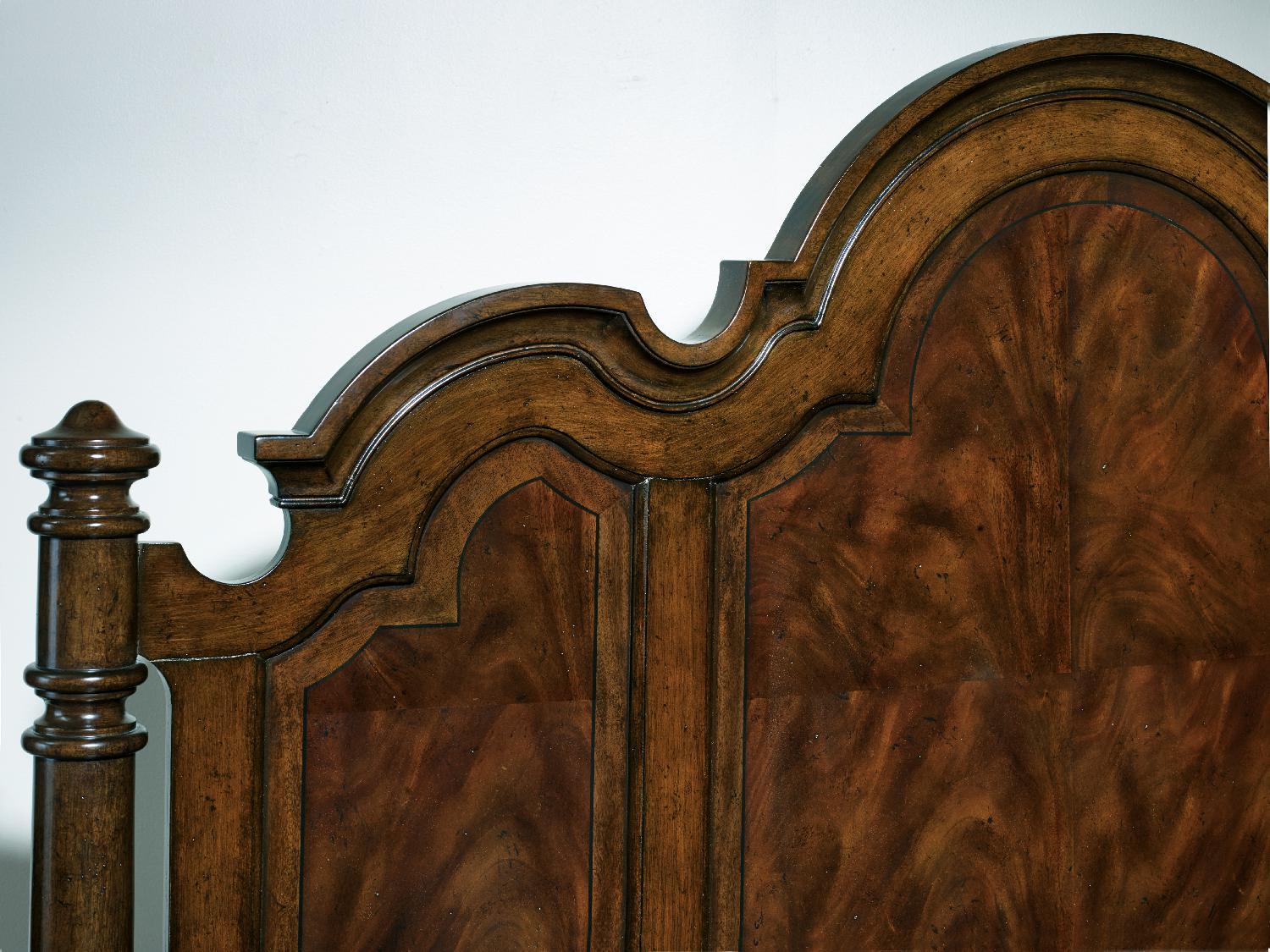 Leesburg Poster Bed